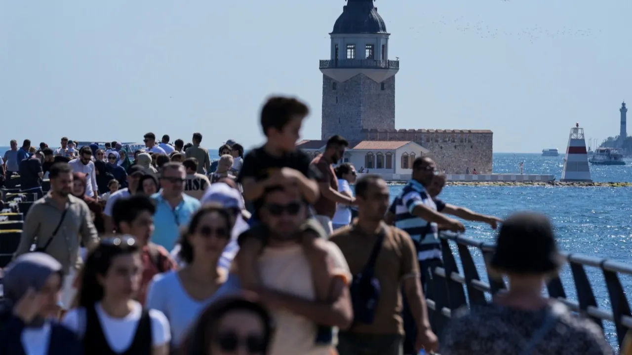 eyyam i bahur etkisi istanbulda sicaklik 40 derece hissedilecek wv2p cover.jpg