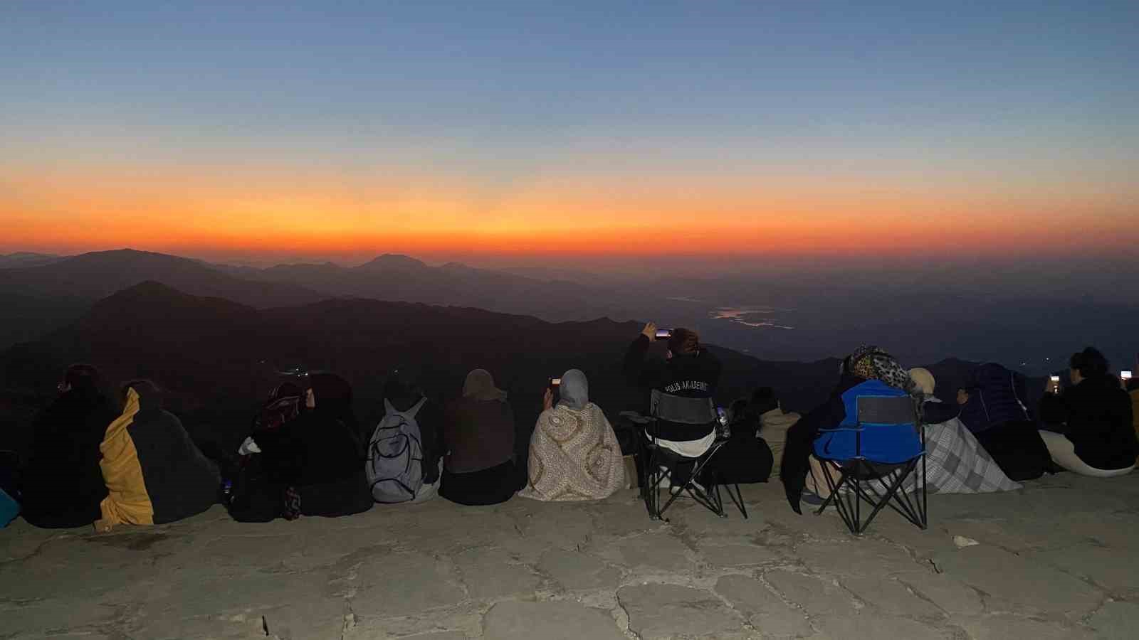 nemrut zirvesi