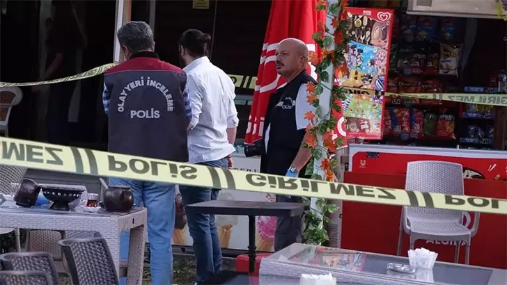 parktaki kafede tufekli saldiri