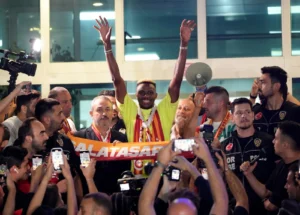 Galatasaray in yeni yildizi Victor Osimhen in hayat hikayesi