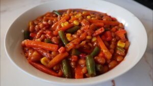 Guney Afrika mutfaginin populer lezzeti Chakalaka ve Pap