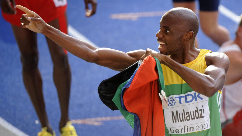 Guney Afrikali bir orta mesafe kosucusu Mbulaeni Mulaudzi