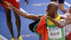 Guney Afrikali bir orta mesafe kosucusu Mbulaeni Mulaudzi
