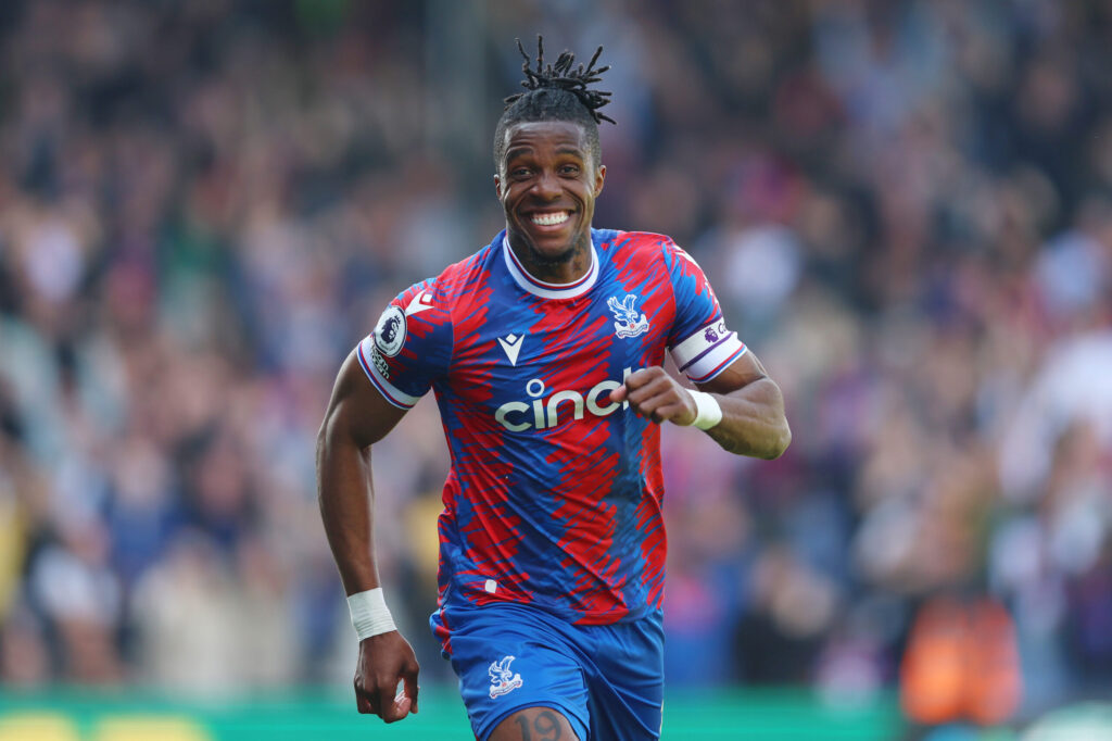Hizi atletizmi ve ongorulemeyen hareketleri ile rakiplerin kontrol altina almasi zor oyuncu Wilfried Zaha