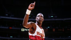 Tarihin en iyi blokcularindan biri olan Afrikali oyuncu Dikembe Mutombo