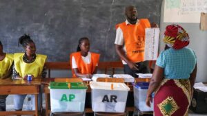 21052531 1405 569 4049 2280