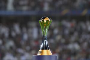 7795889321 le trophee remis au vainqueur du mondial des clubs