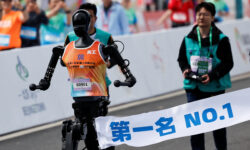2025 04 19t025815z 438498506 rc2q0eaifagb rtrmadp 3 athletics china robots
