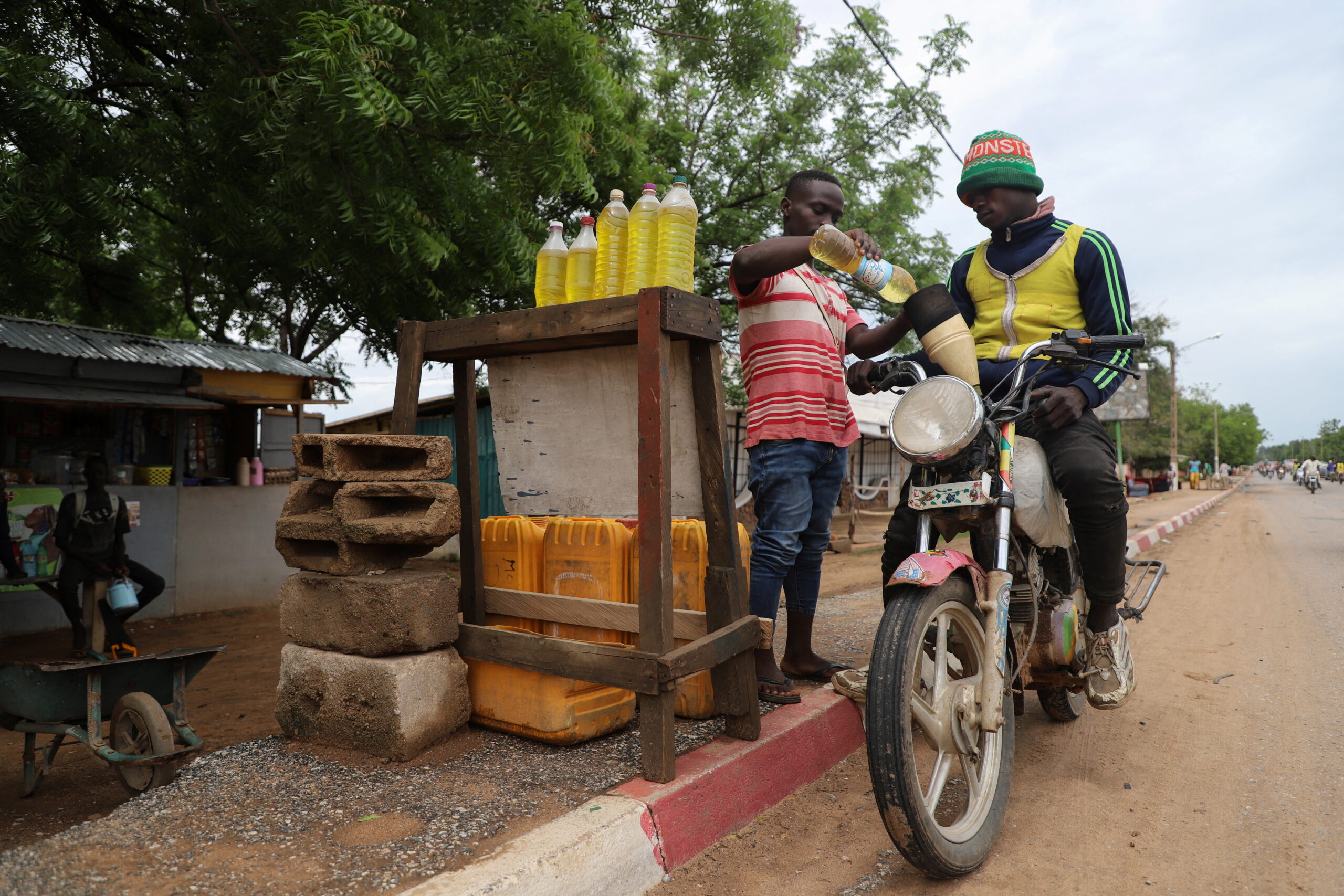 1747384437307 tyl47w 2023 06 26t050042z 85506852 rc2mn rmadp 3 nigeria petrol neighbours scaled