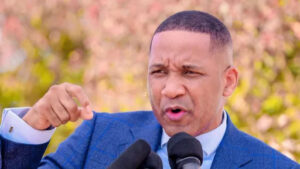 1744971880654 2yf8jr dsc 7417 main