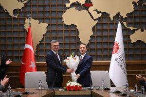 cc9a3c0b0e21be2c12ea0f498dd5172c77c4ed1fc05468822d97c824e1c79915