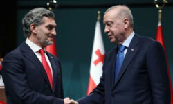 13b4db16d4857eb54abd7b36f03ef6e0fc9bdaea832ebd6080f387d3d19cf581 main