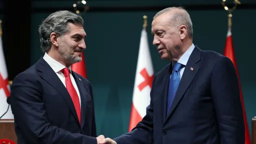 13b4db16d4857eb54abd7b36f03ef6e0fc9bdaea832ebd6080f387d3d19cf581 main