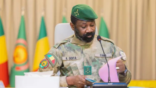 16b3f5b51793831d1072c08a7b53eef1a34e860e1051cf467a4a3eec71d30244 main