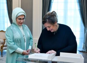 4992403f6b220c04703d98bb6422358f3bfcbed0549a5238de01784058869c0e