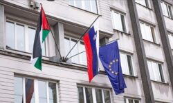 833b49f73d62fad66c20c9a591e786755fcb3309d16aebbded293d634a390afa