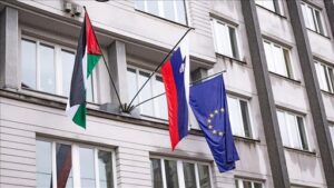 833b49f73d62fad66c20c9a591e786755fcb3309d16aebbded293d634a390afa