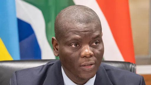 fb37de35 3904 4647 95a7 ddbb4fe8024b main