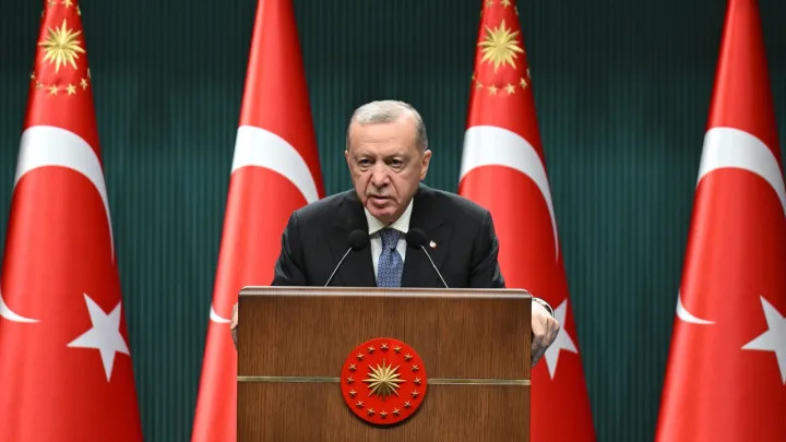 1759168890933 gx1t2a 75ea8897648850e36f3b7feaff1ff4da998db8ee3efa8b0d674c256517428479 main