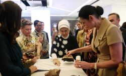 18b74ab6ddd61ad7126ea388624f7403b26961379efad2d21b1350c7e71bec5e