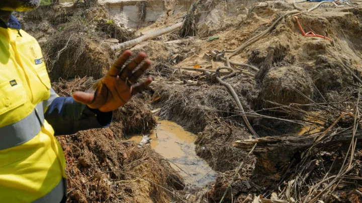 2025 06 23t060236z 2063022112 rc21vdamyukw rtrmadp 3 gold mining security 1 main