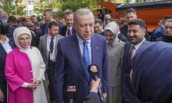 49b657a9512f43174fca687b9f0ba2bf2f26decebf64ba5ffdfec4626f5cdb5c