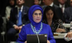 4b2bc6318976a6816835e2613e6a0c5f44604c05109a1833667bae9c5fff82cf