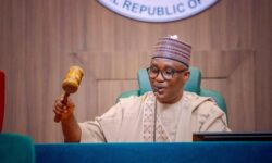 5de8438710fe914b718b838e7641e4c0c736aa7365bd54f087894837083efa1c