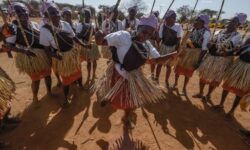 81e590c20611f345cebd29d72b86a72d8e805ddb20f22ace2bdd3c7d23ad9efb