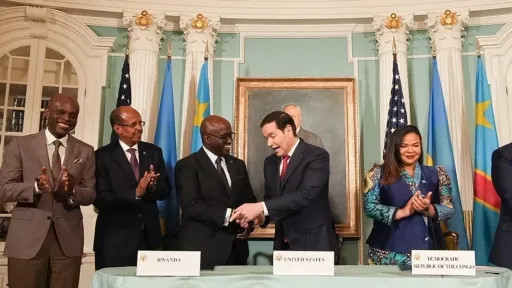 b73a60ff82a342221163a9f75d72e43ebd9e4745d2d0b38eb074dfb59687d550