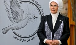 fb589fa1deae6925e0e678a77c040dd5bdaab1b55141baa908a4ee5774704438