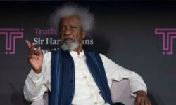 2025 10 28t154539z 1217959336 rc22r7ag2yca rtrmadp 3 usa immigration nigeria soyinka main