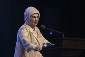 acc06857a194b1642d88aa54e0a56f36f2eff185b26085717de9d1ddb8fc964b