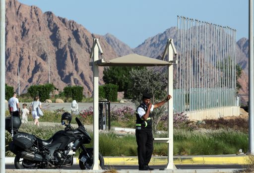 d401aeaecc9ed819219c2e40bf6591392e181d4a34381d2ca4c8dd081ec17bf4