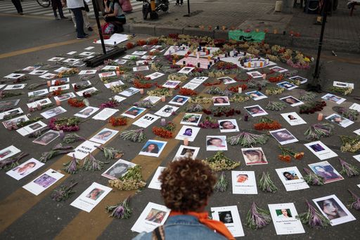 2025 11 25t221514z 1149518739 rc2y3ia53j7c rtrmadp 3 colombia women protests