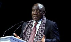 27be8276b829d0e3dd9f3e97aaf41f0569b454ed1ac9d767f73cb5060adadf7e