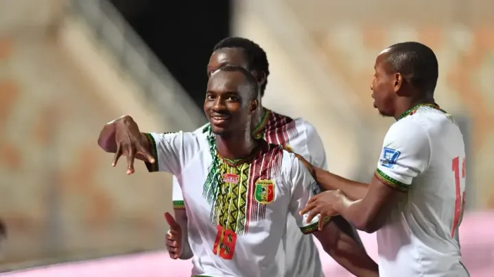 2b113e4a71d3a49cfe7457e24e212e5554e2bebb7a8bc88ec19d08d3b34b77d7 main