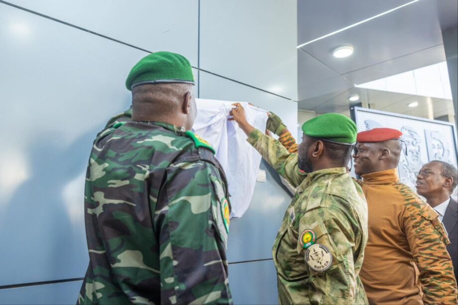 9b113774e76b699b8acfb36454dd5af82719fec3aba72bb6587fcc5d97aff721 e1766514271888