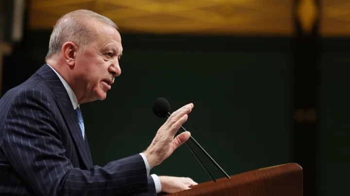 b13544cc86fc4977522c9fc98c94dee1a0a5c5d3a0c981da53e28ca1579ce7e3 main 1