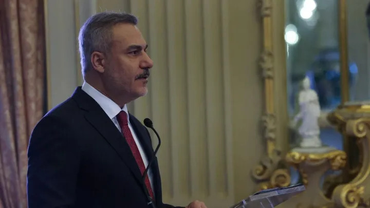 c88b23718fac091372350759c380efd5680a06b4ee9a3a74b0343372a8ca7482 main