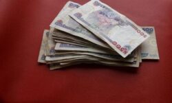 2025 10 09t155555z 1 lynxnpel980u8 rtroptp 3 nigeria naira investors