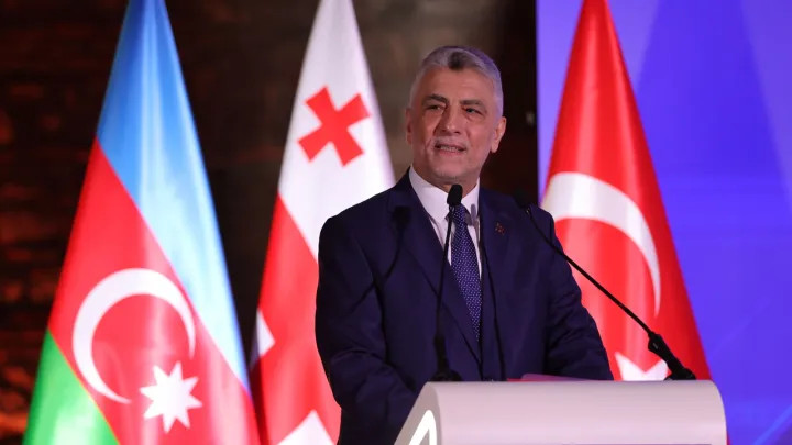 5c271697696e968eb2ee75a9cfdbd5de272d8e390412e3128786bcdd10a90be4 main