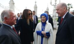 7d52ea9cf588056d04e39a74dce71a367ef5d2ecbbe906601fbd557d1f98af4a