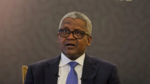 2025 11 12t162558z 1685786568 rc28ggah22xg rtrmadp 3 zimbabwe investment dangote main