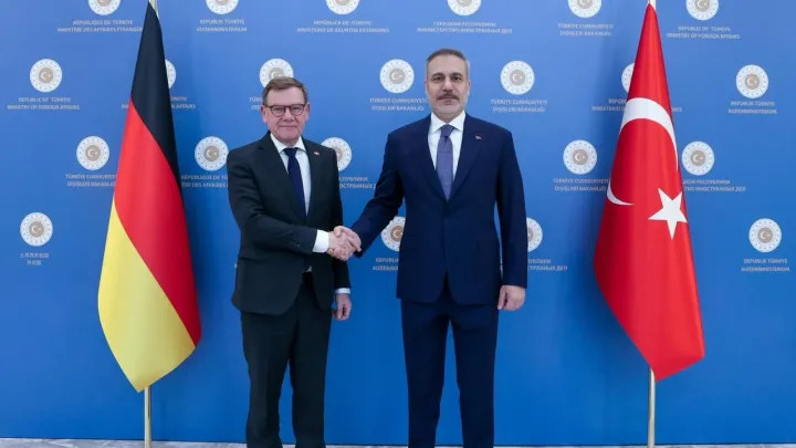 61609bb5d3239285455e11cc4a577ed866a4e8a15e6c70ea1d918fe40d60e735 main