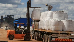 2024 01 09T162734Z 745798592 RC2BE5AW2UYX RTRMADP 3 ZIMBABWE MINING LITHIUM 1772020392