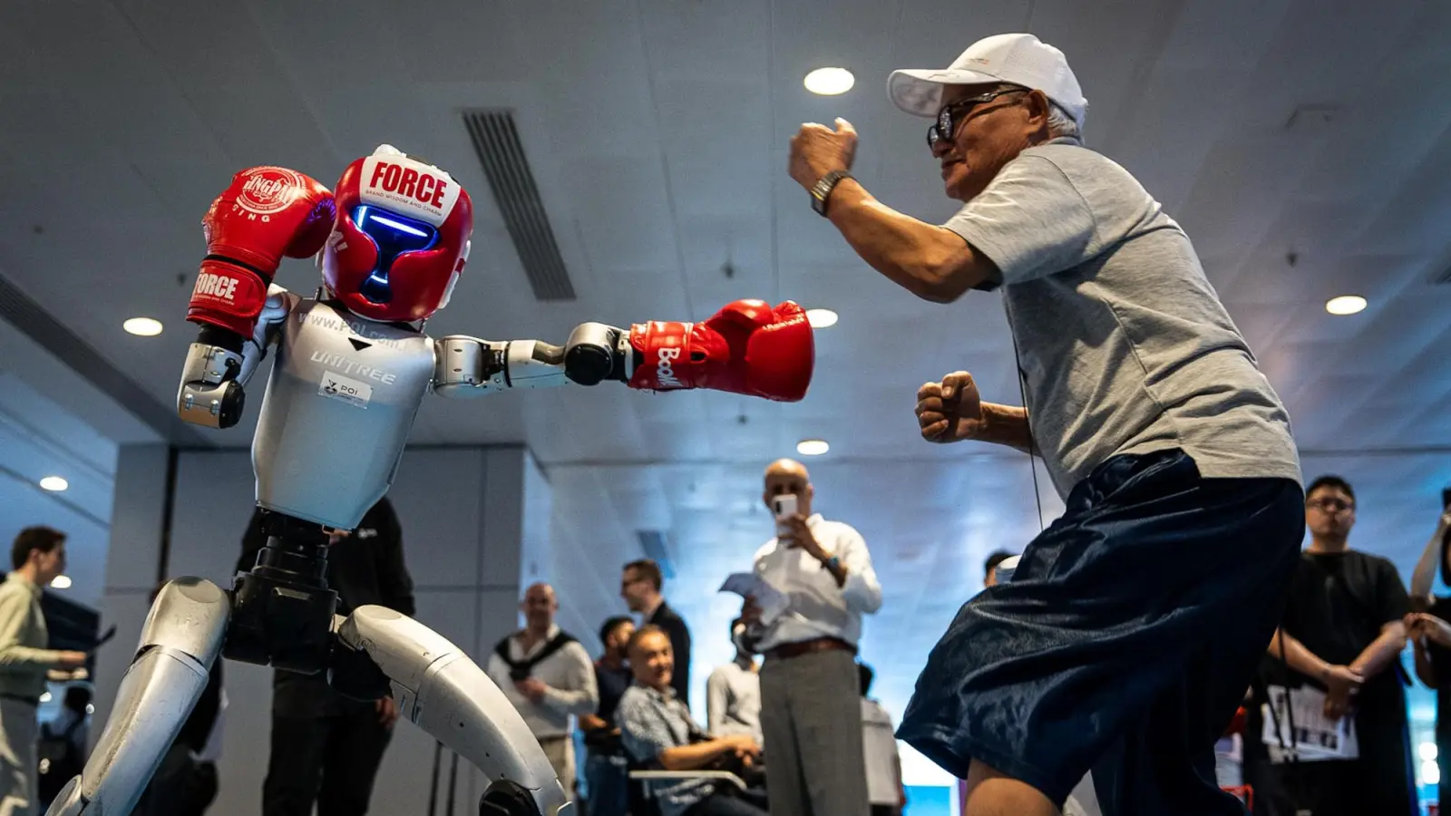 APTOPIX Hong Kong Robots 8 472