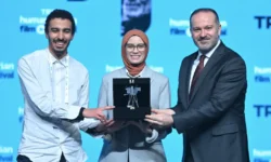 b1fd198e1058eec04d6167b1818dd623811150b70428ea2a429275a7213b5493