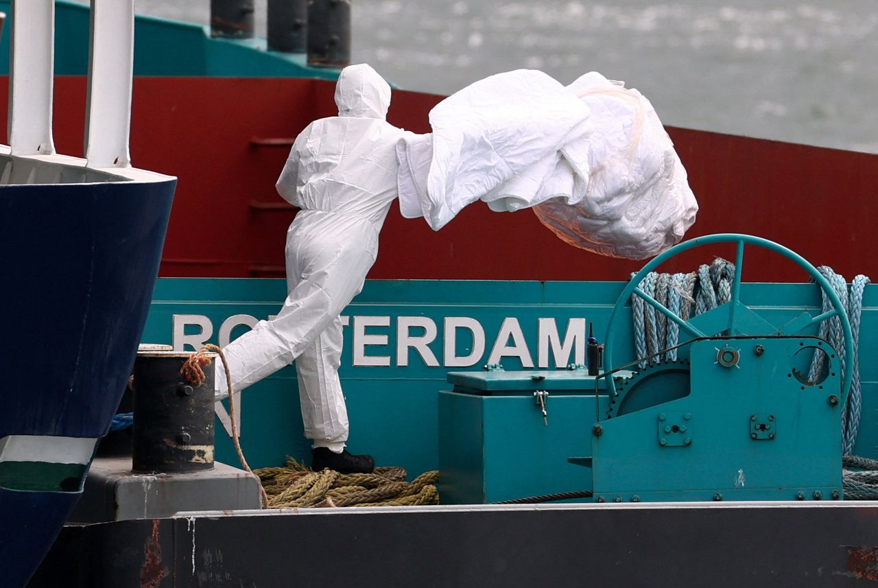 2026 05 18t115846z 1786465881 rc2nblavu2c2 rtrmadp 3 cruiseship hantavirus netherlands 1
