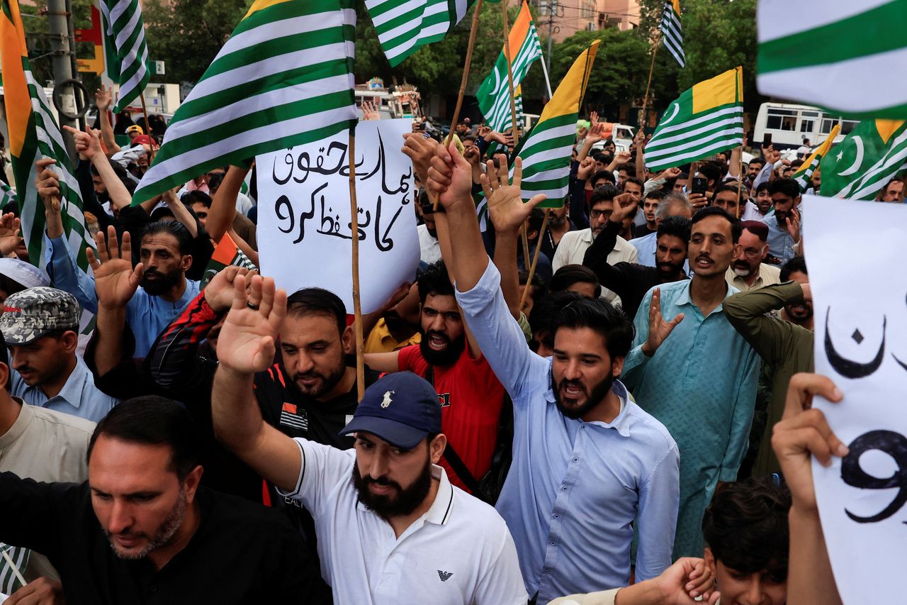 2025 10 02t151445z 1966887361 rc2o3hauzo1s rtrmadp 3 pakistan protest